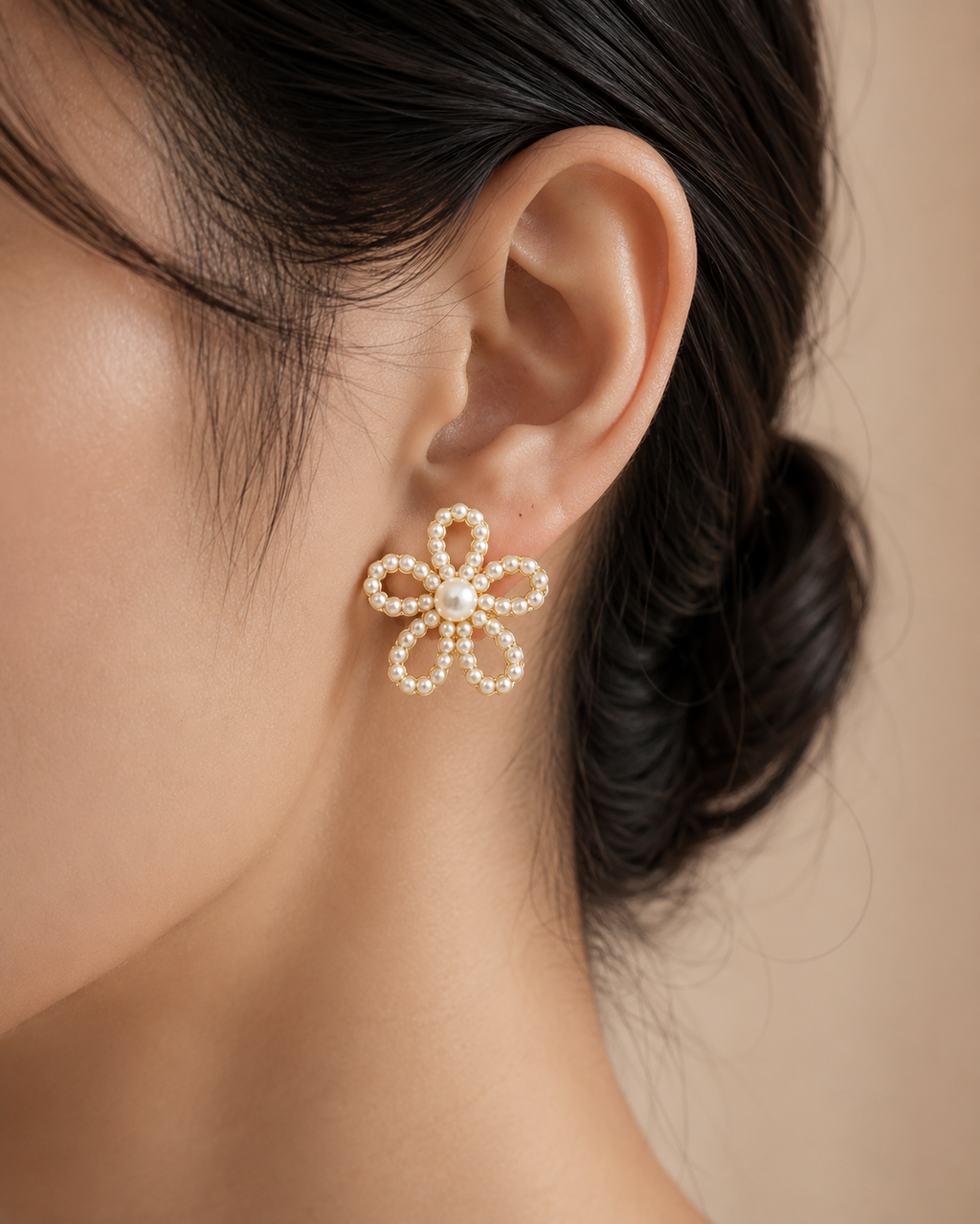 Pearl Daisy Stud
