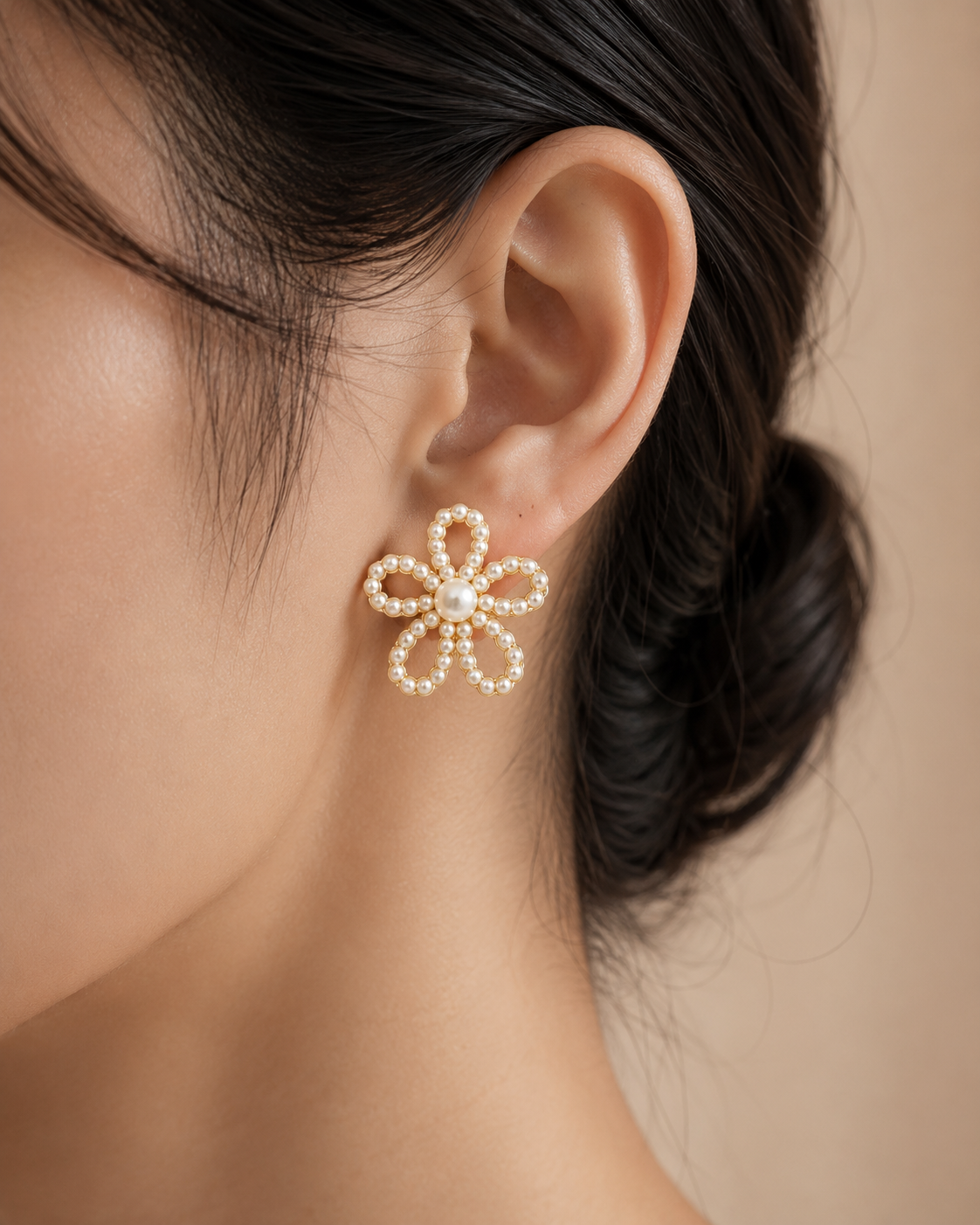 Pearl Daisy Stud